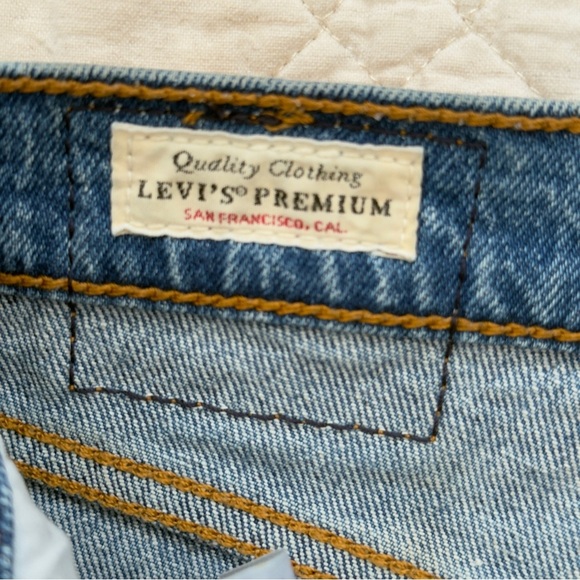 Levi’s Medium Wash Ribcage Straight Ankle Jeans - Picture 4 of 11